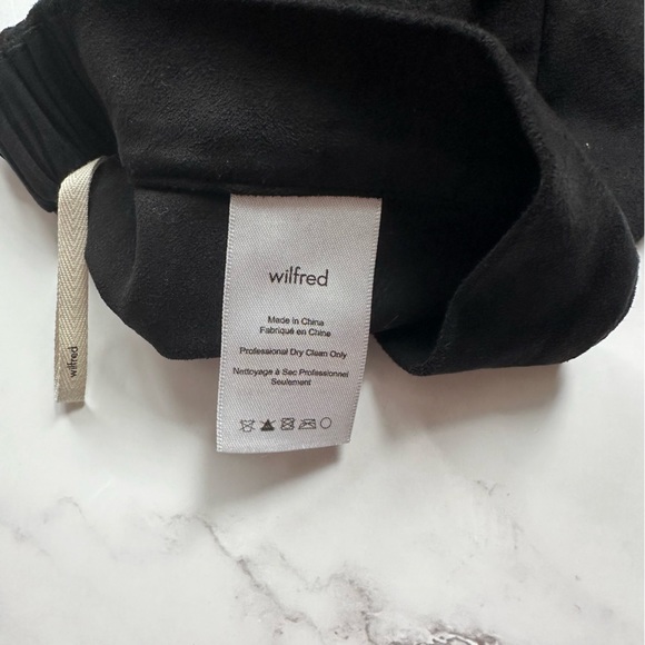 Aritzia Wilfred Black Boissier High Waisted Shorts - Picture 6 of 16